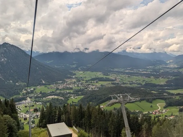 Blick aus der Jennerbahn hinunter auf Schönau am Königssee und den Talkessel von Berchtesgaden